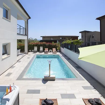 Gusto Villa